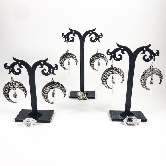 (1) Crystal Moon Earring - Picture 4 of 7